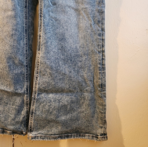 maurices edgely- Light wash flare jeans - Picture 4 of 7